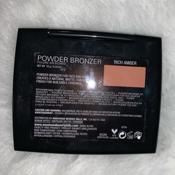 Anastasia Beverly Hills bronzer - Picture 3 of 3